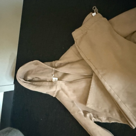 Aritzia Women's Tan Track Pants - Drawstring Joggers - Picture 3 of 4